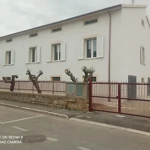  Alloggio in famiglia La Lenzerina Indipendente Con Giardino Italia